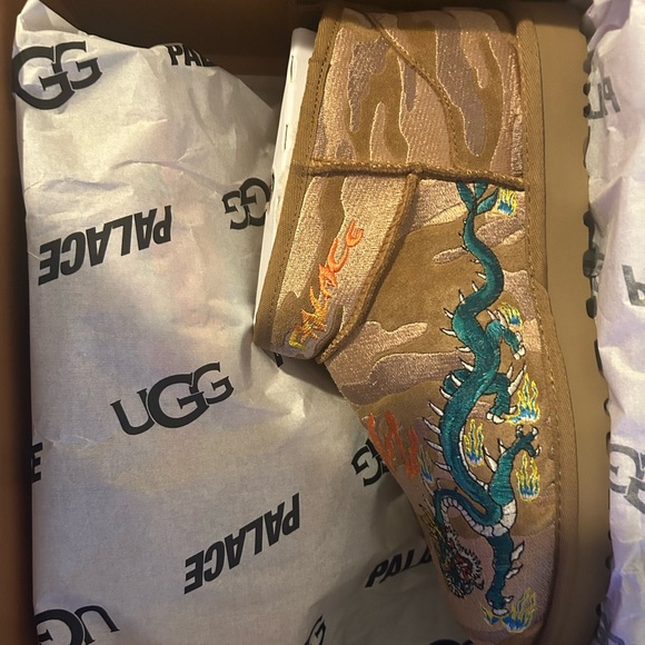 Palace Uggs size 11 DS